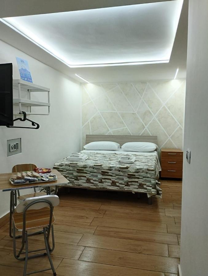 Casa Nina- Camera Ischia Apartment Naples Luaran gambar